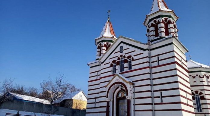 Τα εγκλήματα του Βαρθολομαίου: Οι “αυτοκέφαλοι” Ουκρανοί επιτίθενται σε πιστούς με ρόπαλα και μαχαίρια