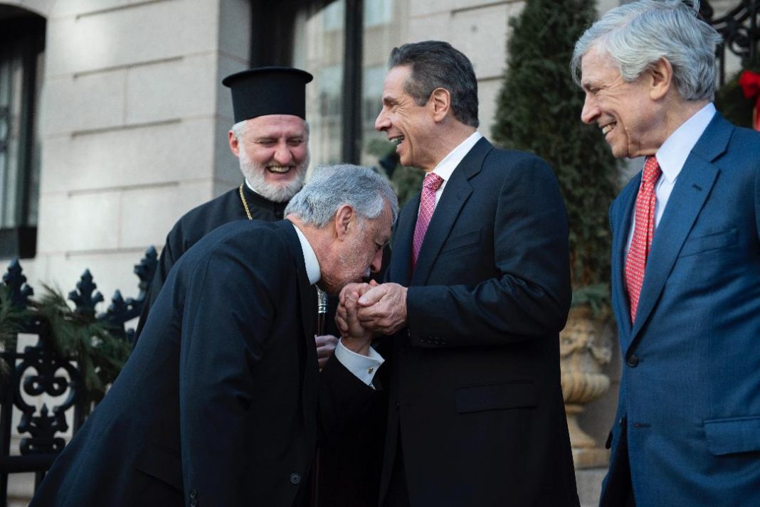 KARLOUTSOS HANDKISSING CUOMO