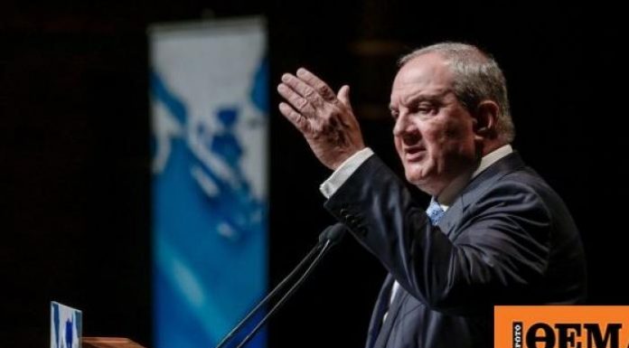 Karamanlis Shows Μitsotakis the Εxit With A Cretan Poem!