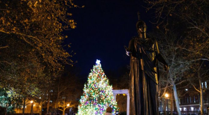 Thursday, December 1, 6 pm: Xmas Tree Lighting And Parade At Athens Square!