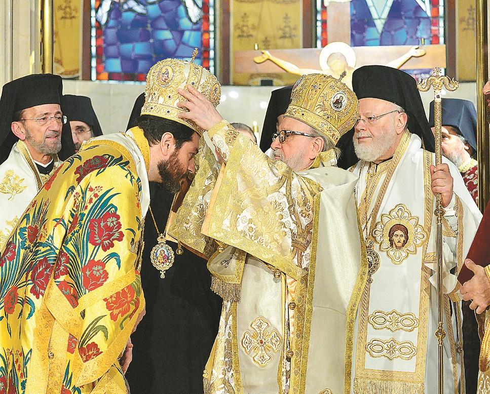Bishop_Apostolos_Crowned