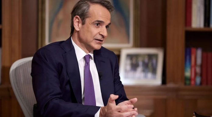 Mitsotakis Brings Back Debate On Gay Marriage Law: No Schedule, No Surrogate Mothers…