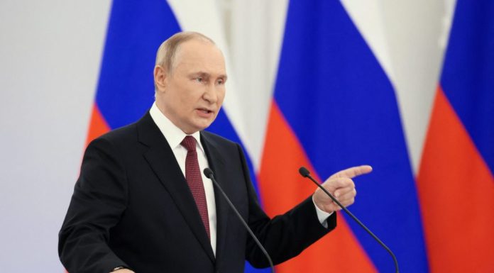 Putin Warns Macron And the Combined West – Totally Against Woke Agenda (EN – GR)