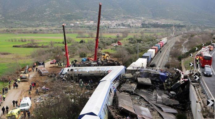 Ενα εκατομμύριο υπογραφές για άρση ασυλίας και δικαιοσύνη για τα Τέμπη!!