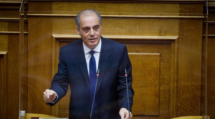 Ο Βελόπουλος κατακεραυνώνει τον Μητσοτάκη!!