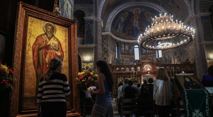 Poll by dia-NEOSIS: The Greeks Are Faithful To God and Tied To Their Families (EN-GR)