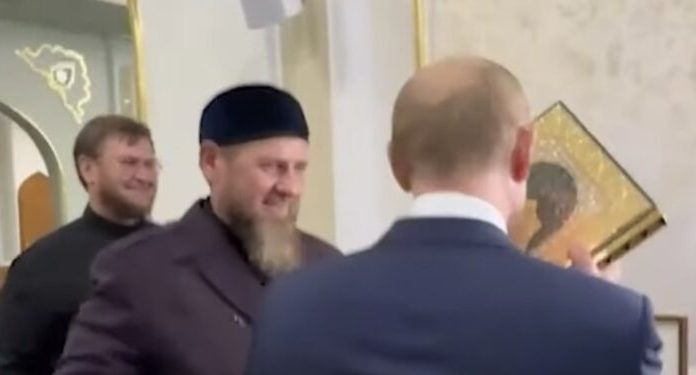 Putin Kisses the Quran In A New Chechen Mosque Named “Prophet Jesus” (EN-GR)
