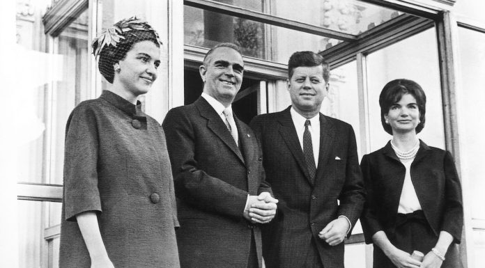 Αμαλία Κανελλοπούλου – Καραμανλή: Αρχετυπική “Πρώτη Κυρία” της Ελλάδας
