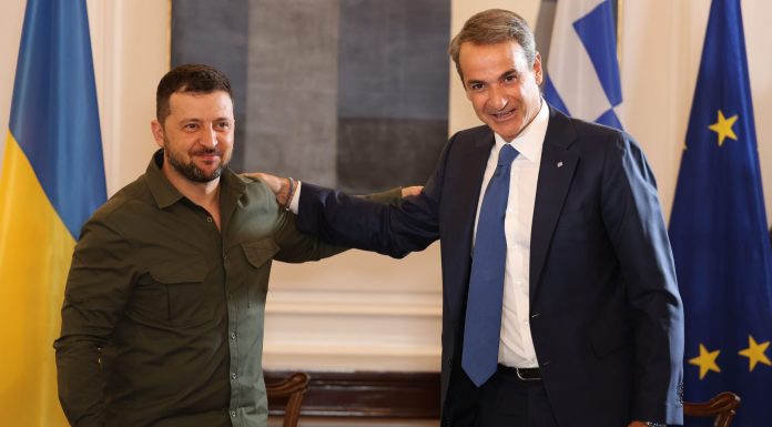 Mitsotakis, Acting “Inexplicably,” Calls Zelensky: “There is No Solution for Ukraine Without Ukraine”