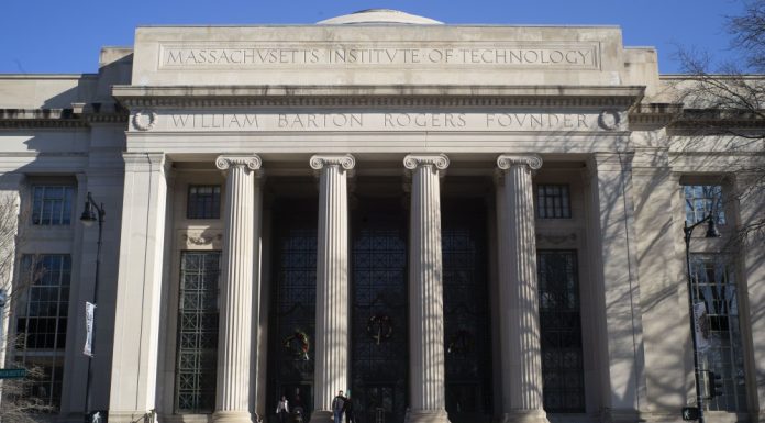 Ποιός ο ρόλος των Χάρβαρντ και Γέιλ στην Ελλάδα;