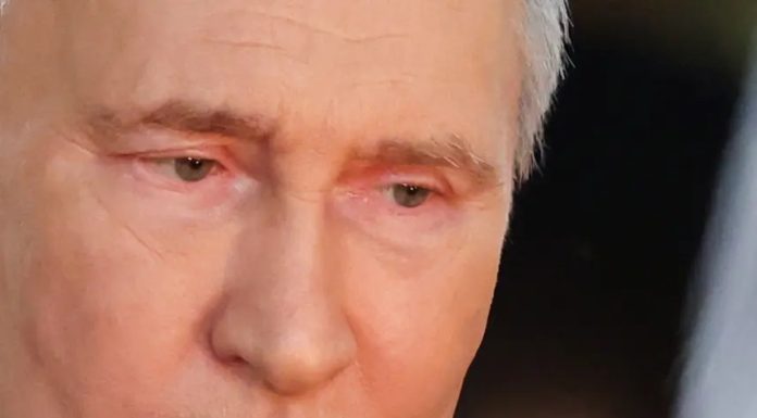Putin Prayed For Trump and Gifted Him A Portrait!