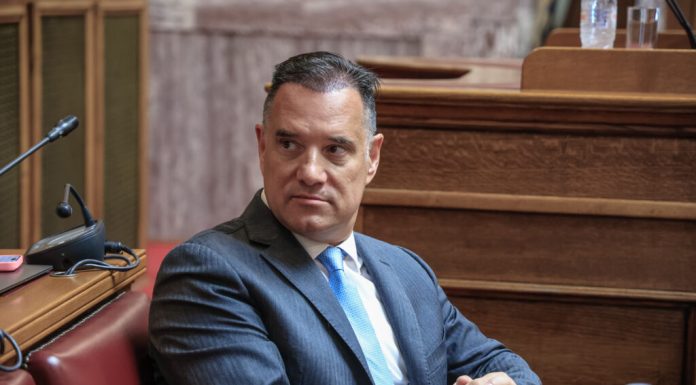 Τα ρεζιλίκια του Αδωνι με το νέο “look” μετά την εμφύτευση μαλλιών…