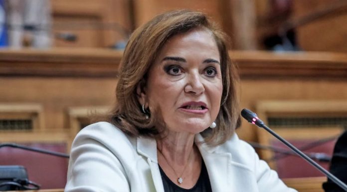 Το πρόσωπο της Ντόρας Μπακογιάννη τα λέει όλα…