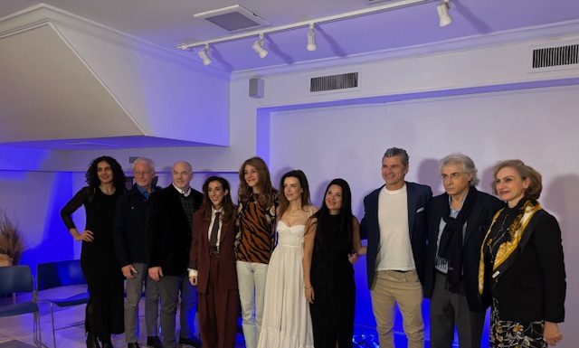 “White Reality”: Μια εξαιρετική παράσταση με την Ελεάνα Φινοκαλιώτη